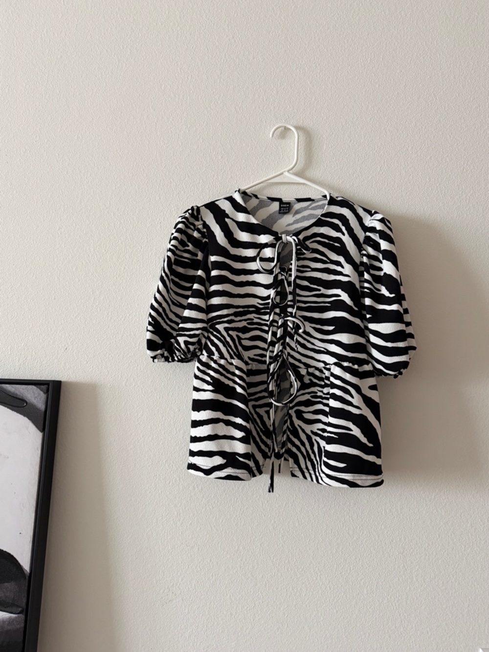 Black and White Zebra Tie-Front Puff Sleeve Blouse size XS